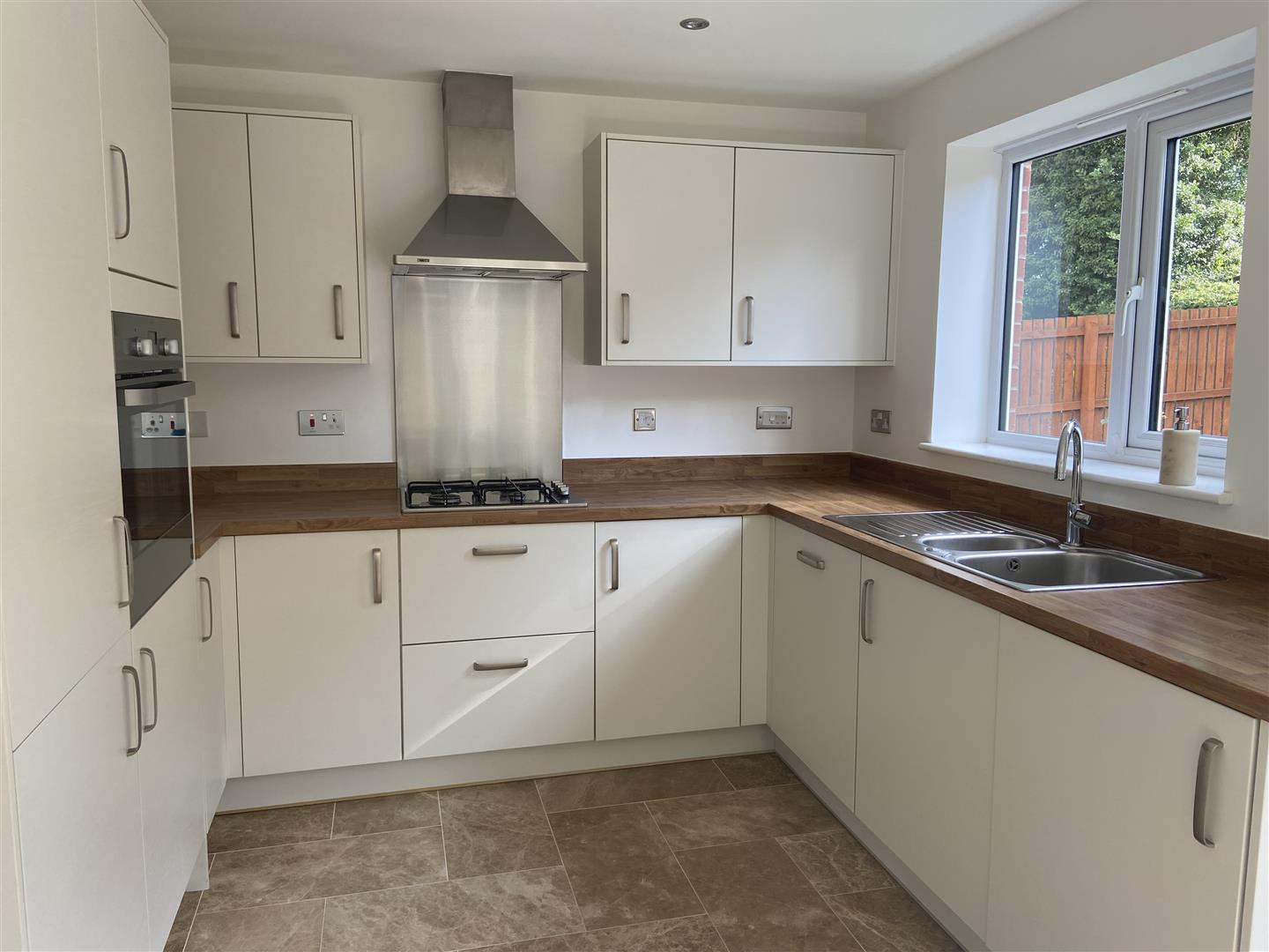 4 bed property in Scaife Close, Cottingham